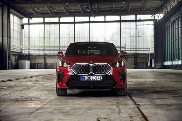 Elektriskais kompaktais krosovers BMW iX2