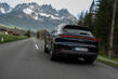 Atjauninātā sportiskā krosovera Porsche Cayenne apskats foto 2
