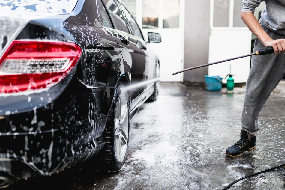 Kā pareizi mazgāt automašīnu automazgātavā?