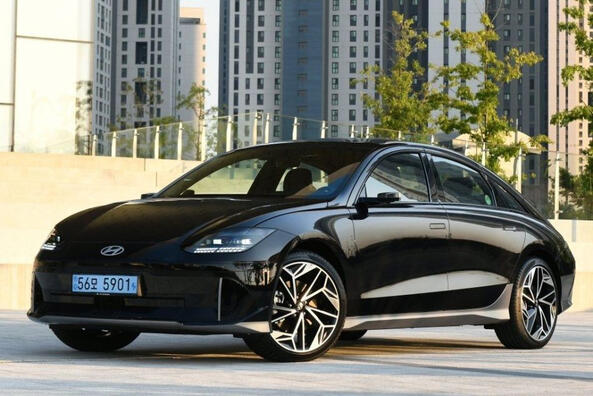 Elektriskais sedans Hyundai IONIQ 6