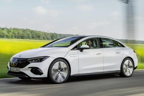 Mercedes-Benz EQE (V295) elektriskā sedana apskats