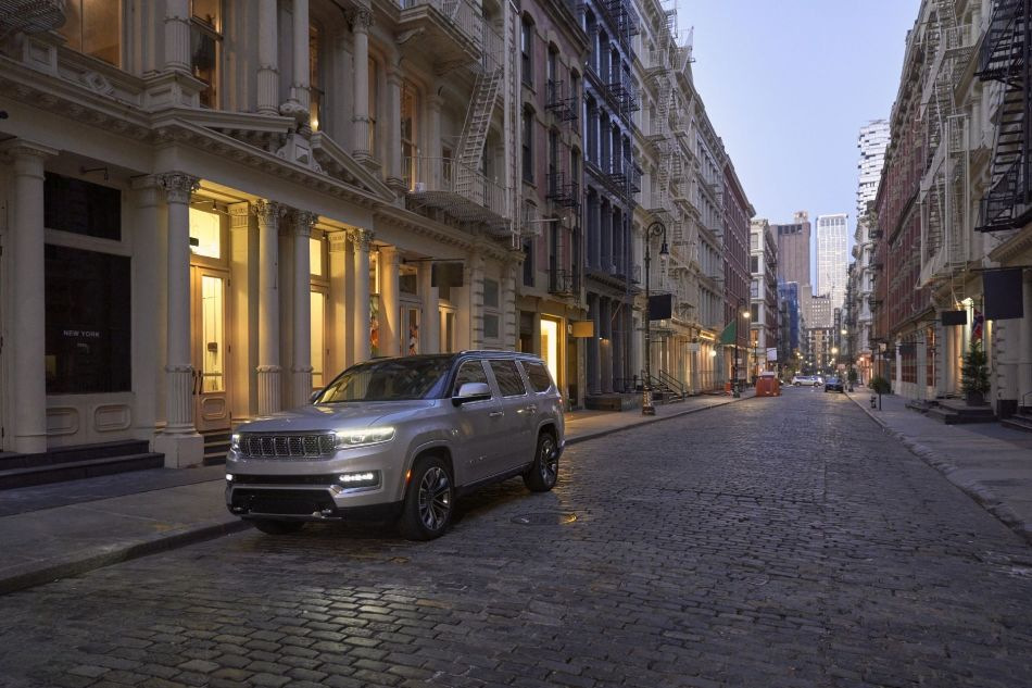 Jeep Grand Wagoneer apvidus auto apskats