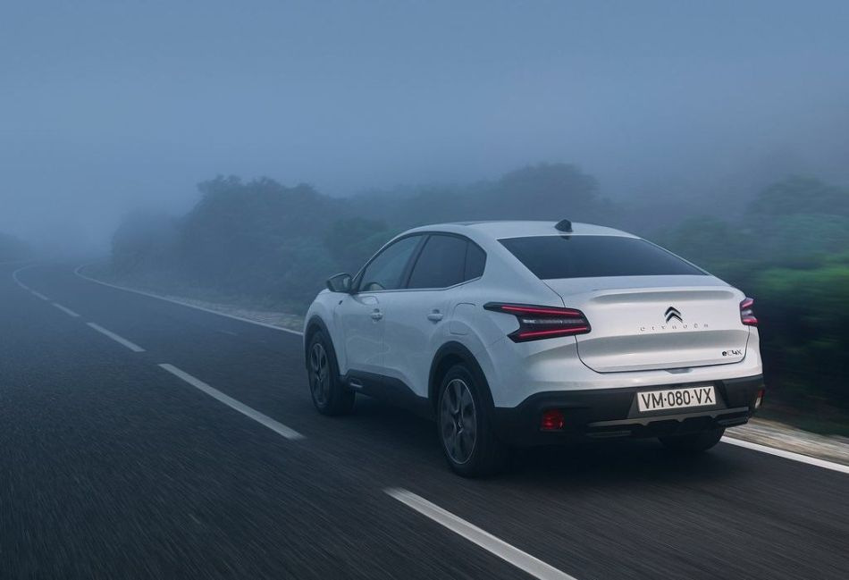 Apskats: 'krosover' sedans Citroen C4 X