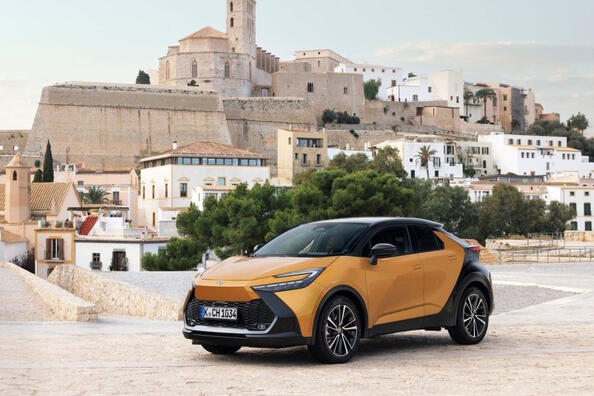 Toyota C-HR otrās paaudzes kompaktā krosovera apskats