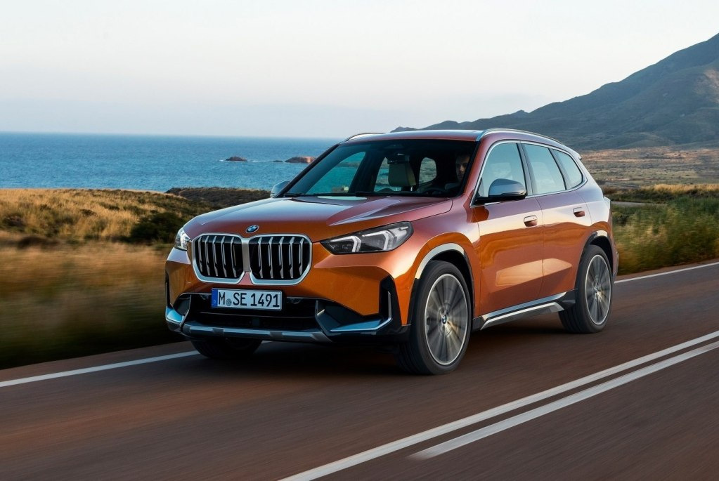 BMW X1 krosovera trešās paaudzes apskats