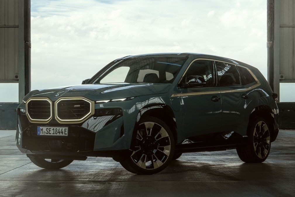 BMW XM: hibrīds luksusa pilnpiedziņas krosovers