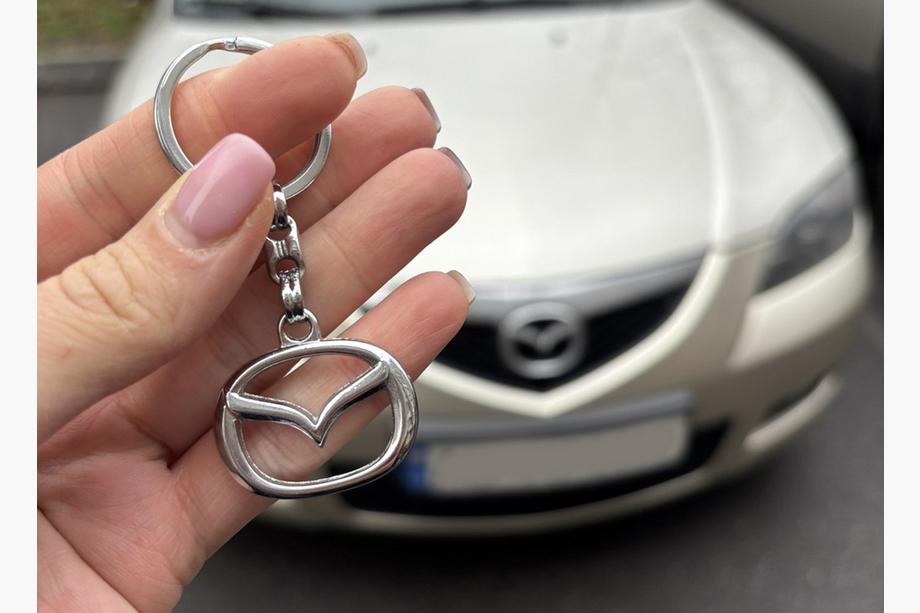 Mazda Metāla atslēgu piekariņš ar Mazda logotipu Image