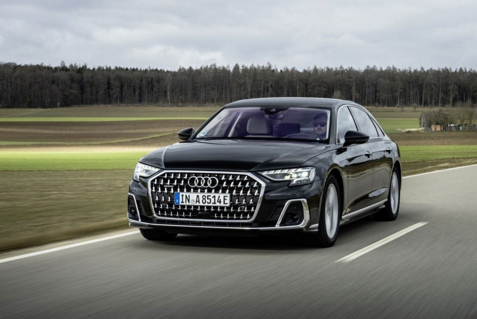 Atjauninātā pilnpiedziņas sedana Audi A8 apskats