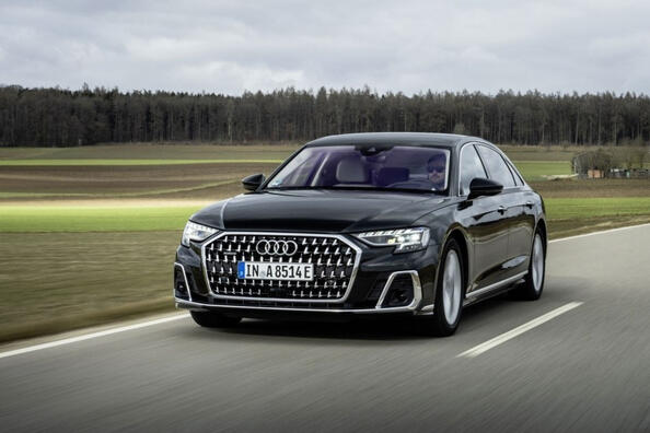 Atjauninātā pilnpiedziņas sedana Audi A8 apskats