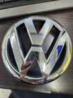 Volkswagen Jetta 2011–2018 Priekšējā emblēma 5C6 853 601 (2010-2014) nocenots foto 2