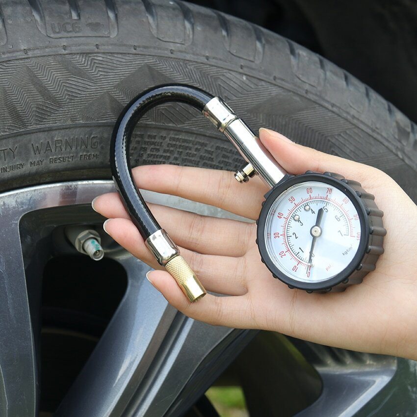 Kā pareizi pārbaudīt automašīnas riepu spiedienu