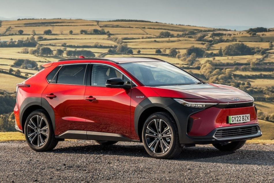 Elektriskā krosovera Toyota bZ4X apskats