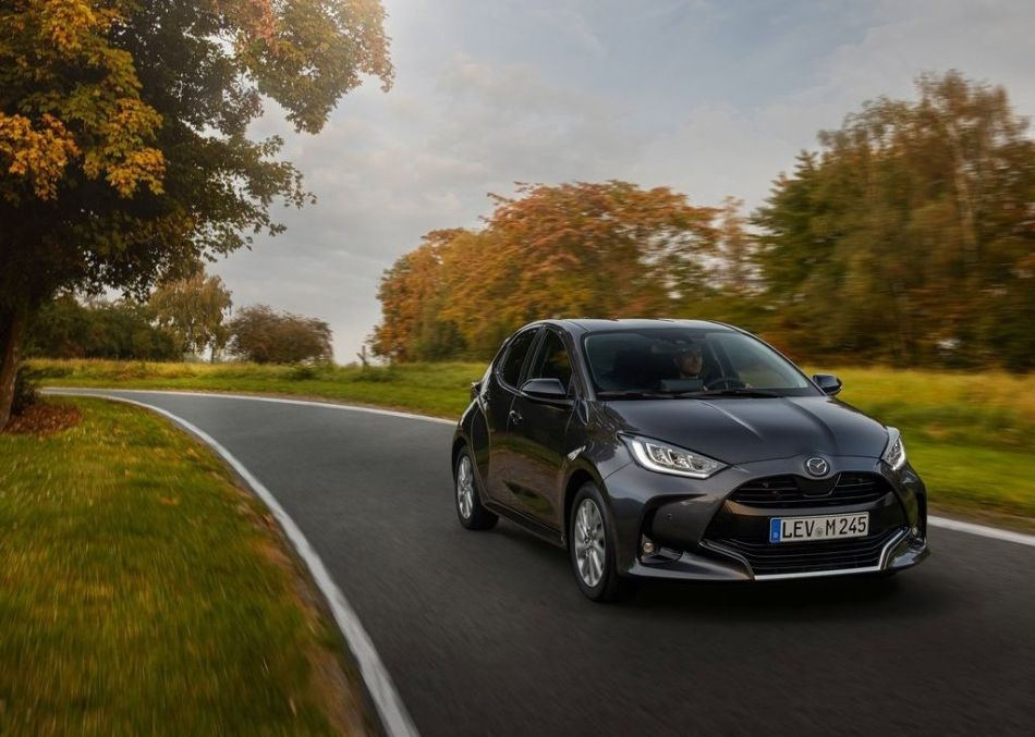 Pilsētas hečbeka Mazda 2 Hybrid apskats