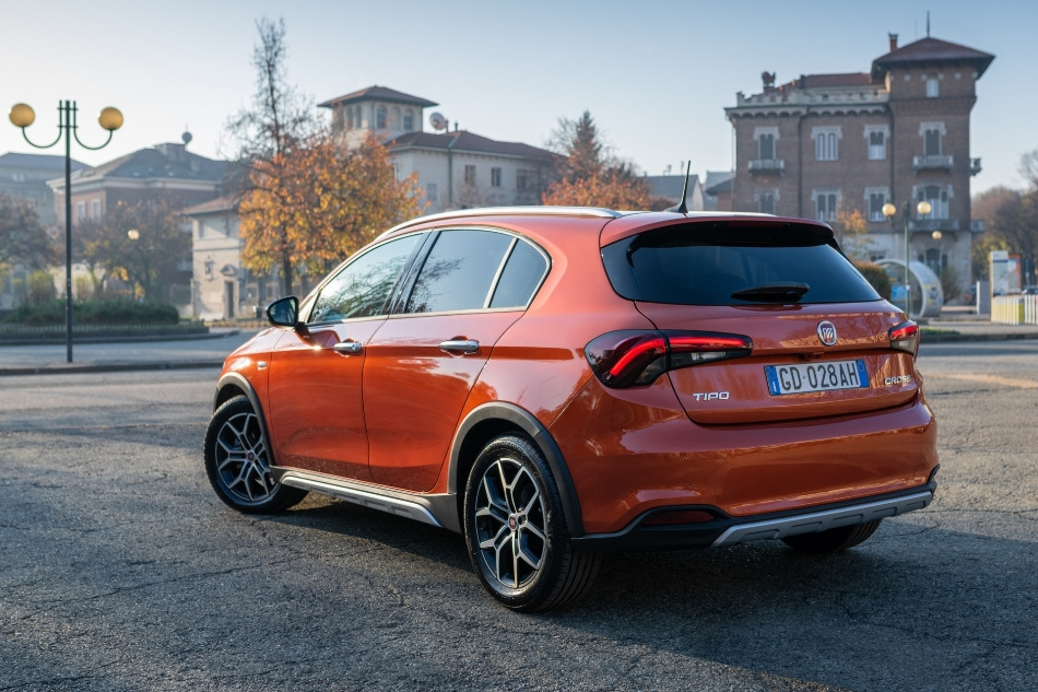 Fiat Tipo Cross krosovera hečbeka apskats