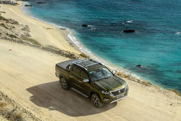 Peugeot Landtrek pilnpiedziņas pikapa apskats Foto 3