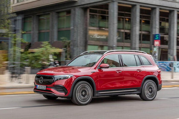 Mercedes-Benz EQB: elegants elektriskais krosovers