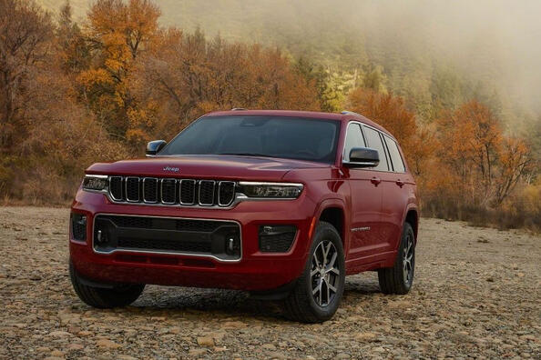 Jeep Grand Cherokee L apskats: greznība un spēks