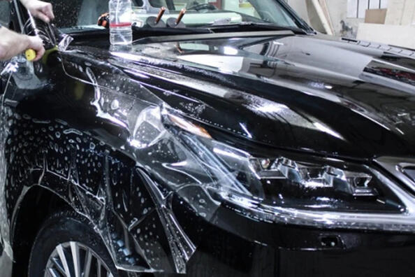 Pretšķembu plēves auto: pasargājiet savu auto no bojājumiem