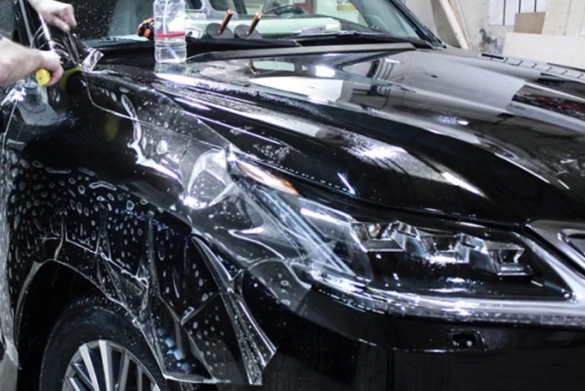 Pretšķembu plēves auto: pasargājiet savu auto no bojājumiem
