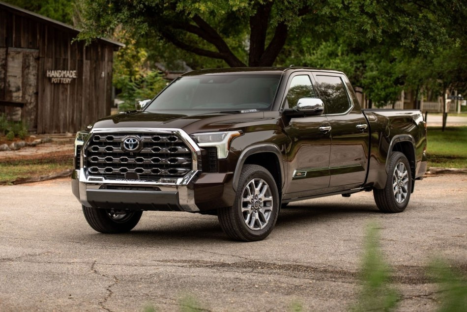 Trešās paaudzes Toyota Tundra pikapa apskats