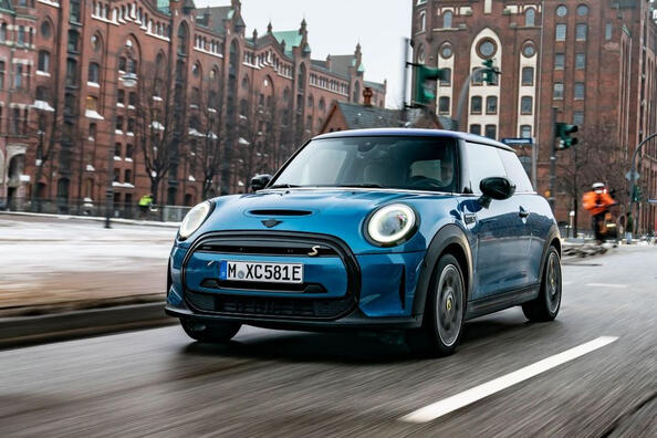 Apskats: kompaktais elektriskais hečbeks MINI Hatchback Electric