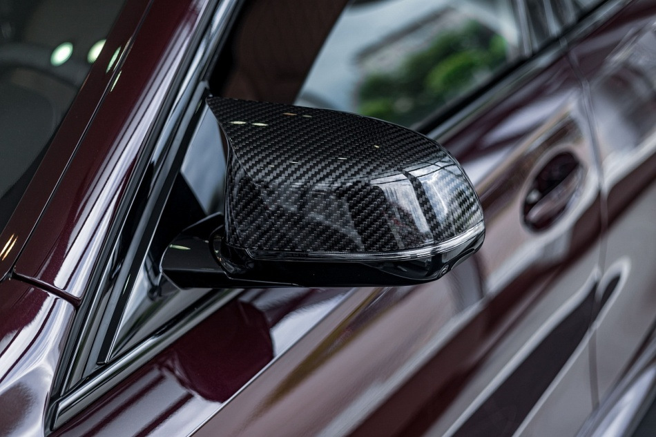 Auto spoguļu oglekļa uzlikas: priekšrocības un īpatnības