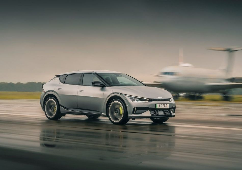 Apskats: 585 ZS pilnpiedziņas elektriskais krosovers – KIA EV6 GT