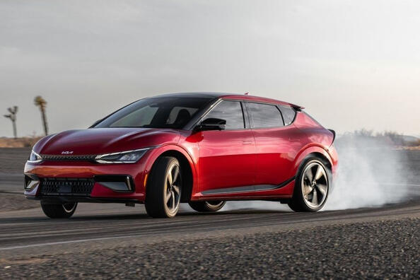 Apskats: 585 ZS pilnpiedziņas elektriskais krosovers – KIA EV6 GT