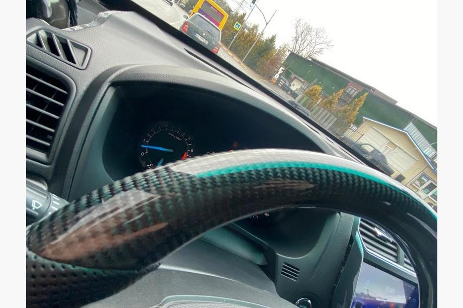 Ford Explorer 2019– Pilns anatomisks stūres rats (oglekļa šķiedra) Foto 3