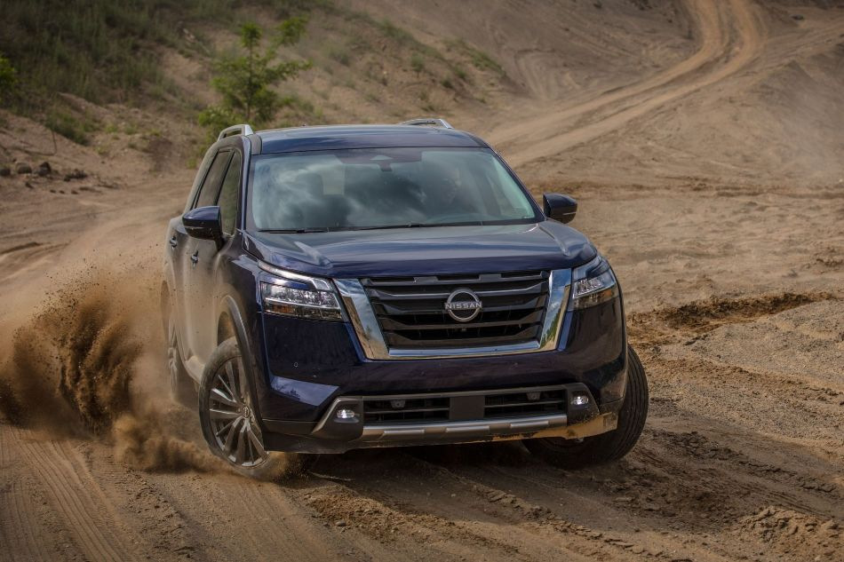 Apskats par piektās paaudzes apvidus auto Nissan Pathfinder