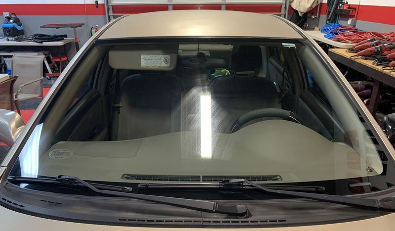 Kā novērst skrāpējumus auto stiklā: metodes un ieteikumi