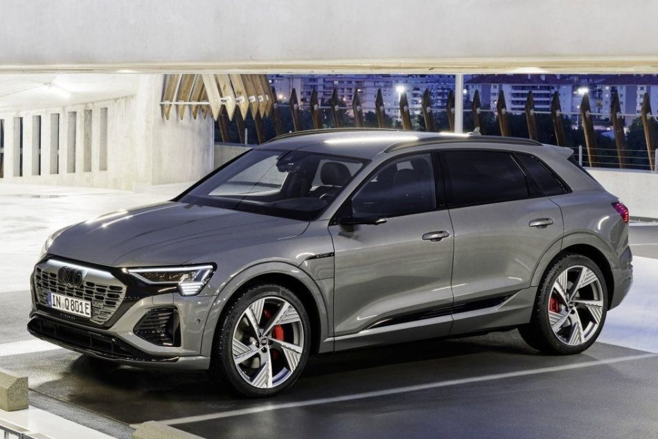 Elektrisks pilnpiedziņas krosovers Audi Q8 e-tron
