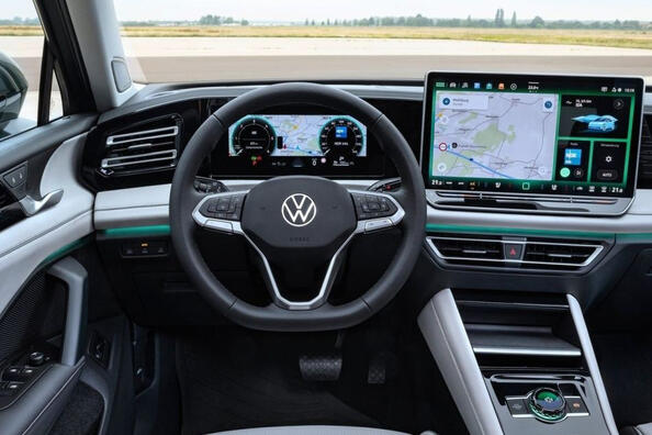 Volkswagen Tiguan jaunās paaudzes krosovera apskats Foto 6