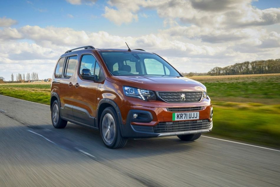 Elektriskā kompaktvena Peugeot e-Rifter apskats