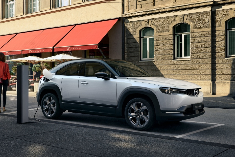 Elektriskā krosovera Mazda MX-30 pirmā paaudze