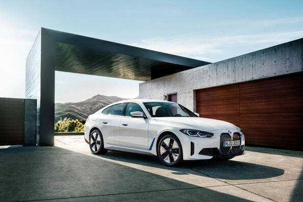Elektriskā liftbeka BMW i4 apskats