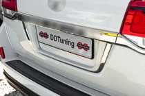 Toyota Land Cruiser 200 2007–2021 OEM līste virs numura zīmes (2016+) foto 2