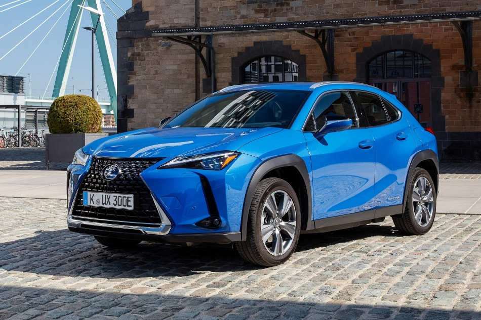 Lexus UX 300e: japāņu zīmola pirmā elektroauto apskats
