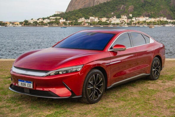 BYD Han EV elektriskā flagmaņa sedana apskats