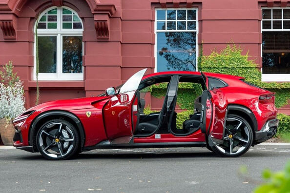 Apskats: sportisks pilnpiedziņas krosovers Ferrari Purosangue Foto 4