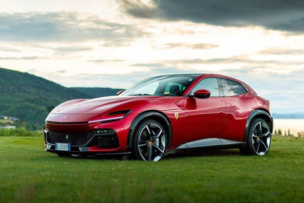 Apskats: sportisks pilnpiedziņas krosovers Ferrari Purosangue Foto 1