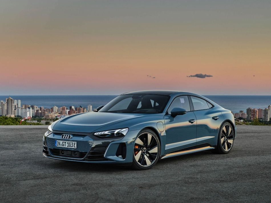 Elektriskā sporta sedana Audi e-tron GT quattro apskats