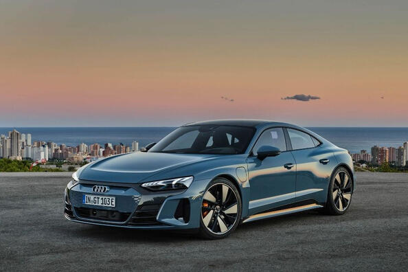 Elektriskā sporta sedana Audi e-tron GT quattro apskats