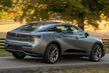 Toyota Crown kros-sedana apskats foto 4