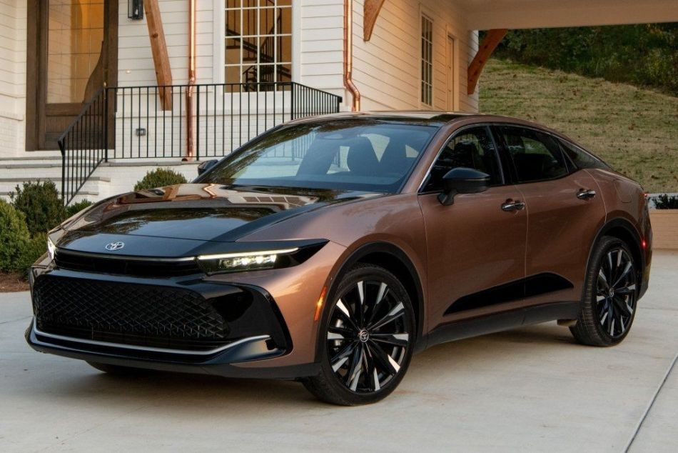 Toyota Crown kros-sedana apskats