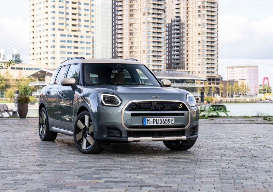 MINI Countryman krosovera trešās paaudzes apskats
