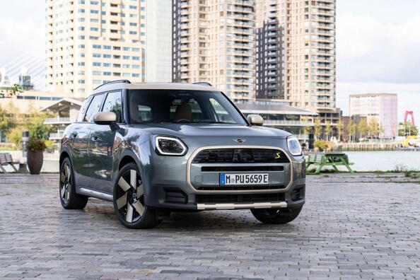 MINI Countryman krosovera trešās paaudzes apskats