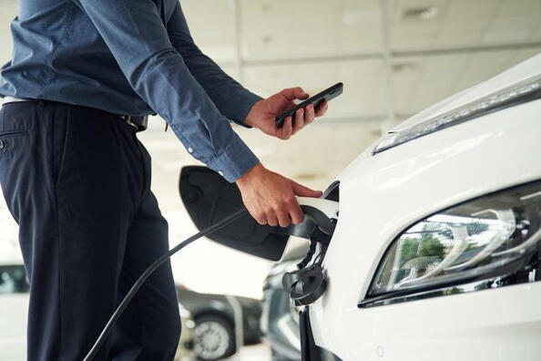 Cik izdevīgs ir elektromobilis?