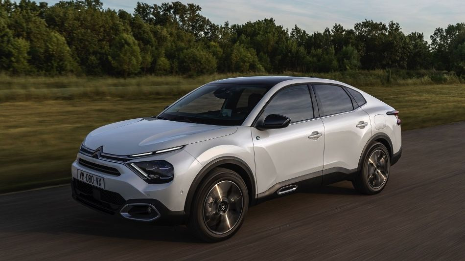 Elektriskā krosoversedana Citroen e-C4 X apskats