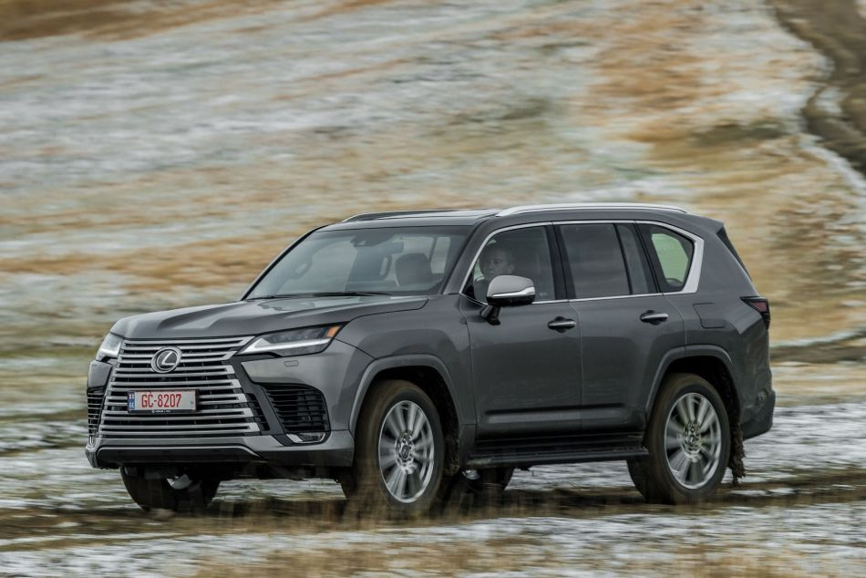 Ceturtās paaudzes Lexus LX apvidnieka apskats